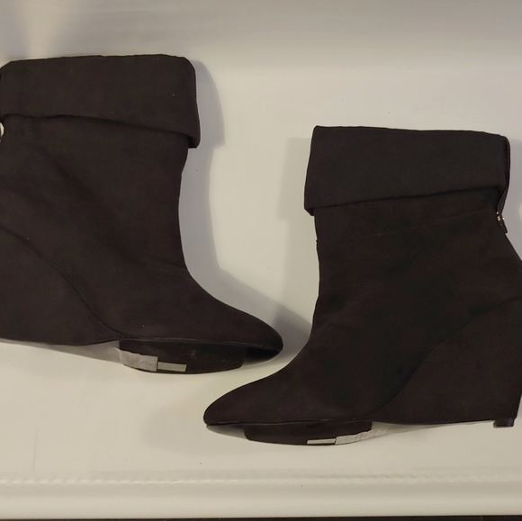 Express Shoes - ❤️2 for $10❤️Women's Express Black Wedge Booties, 8